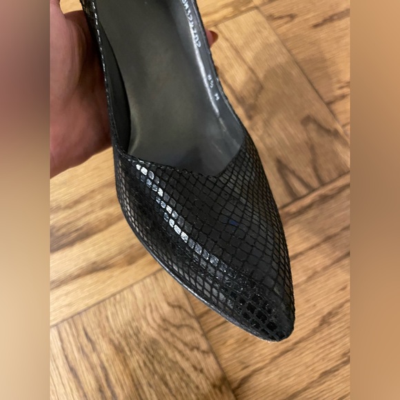 Stuart Weitzman Black Heels - Picture 4 of 7